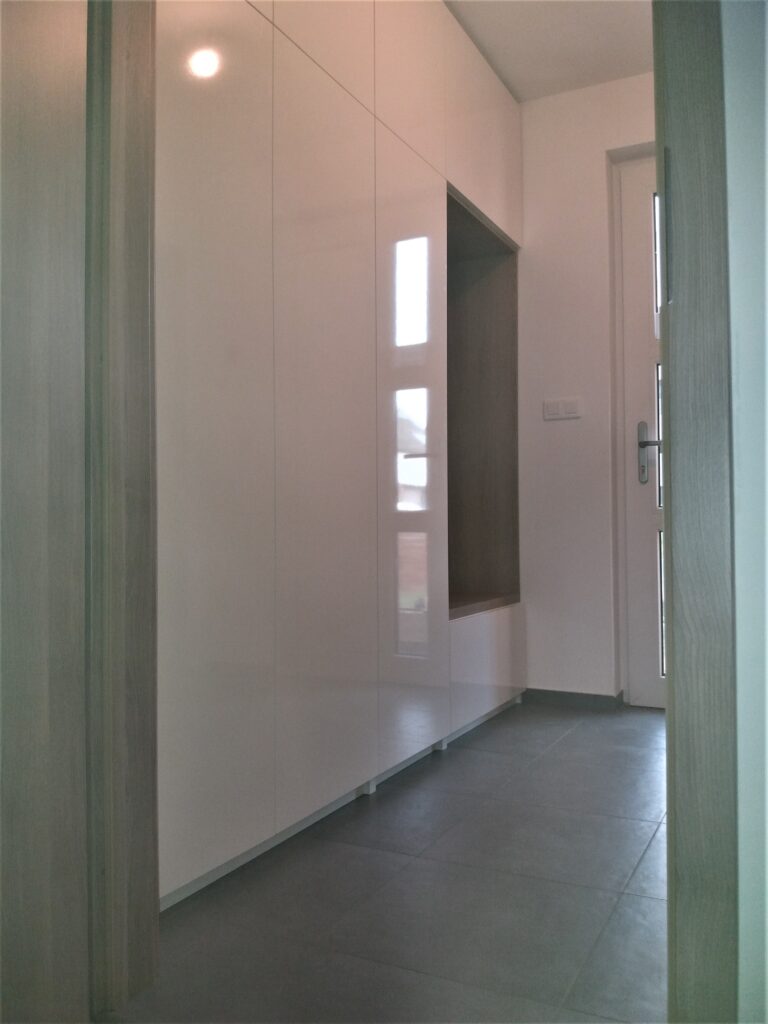 vestavěná skříň chodba