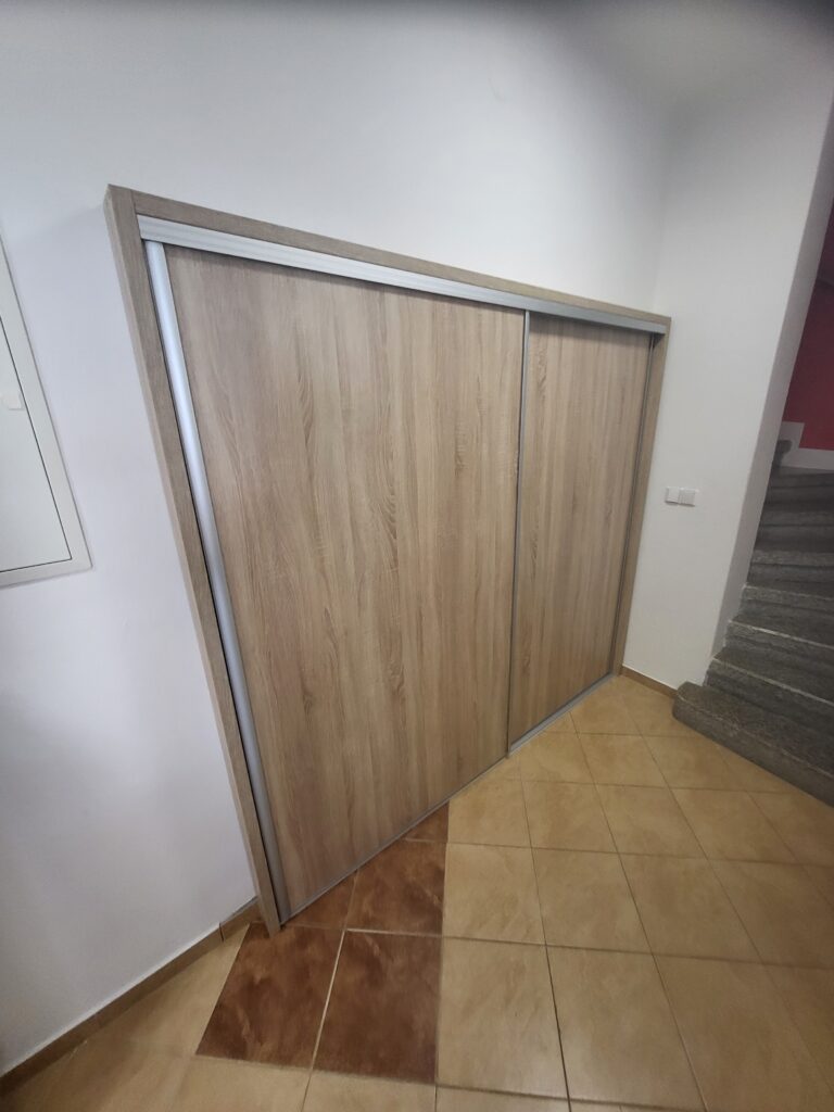 posuvné dveře skříň