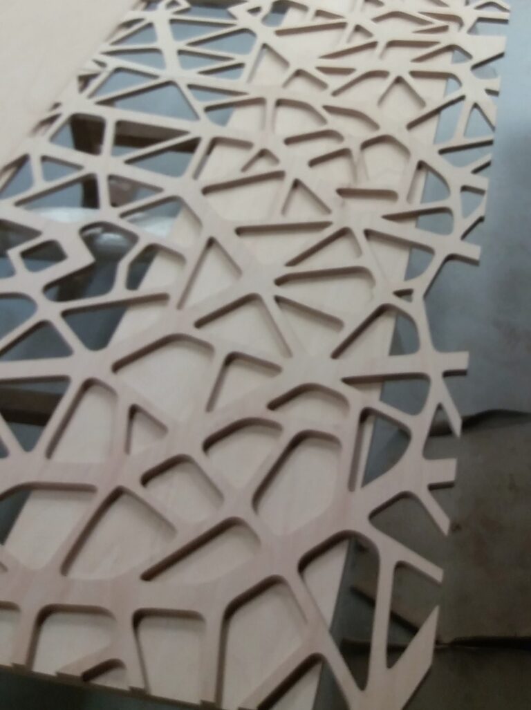 stěna výroba dílu frézování