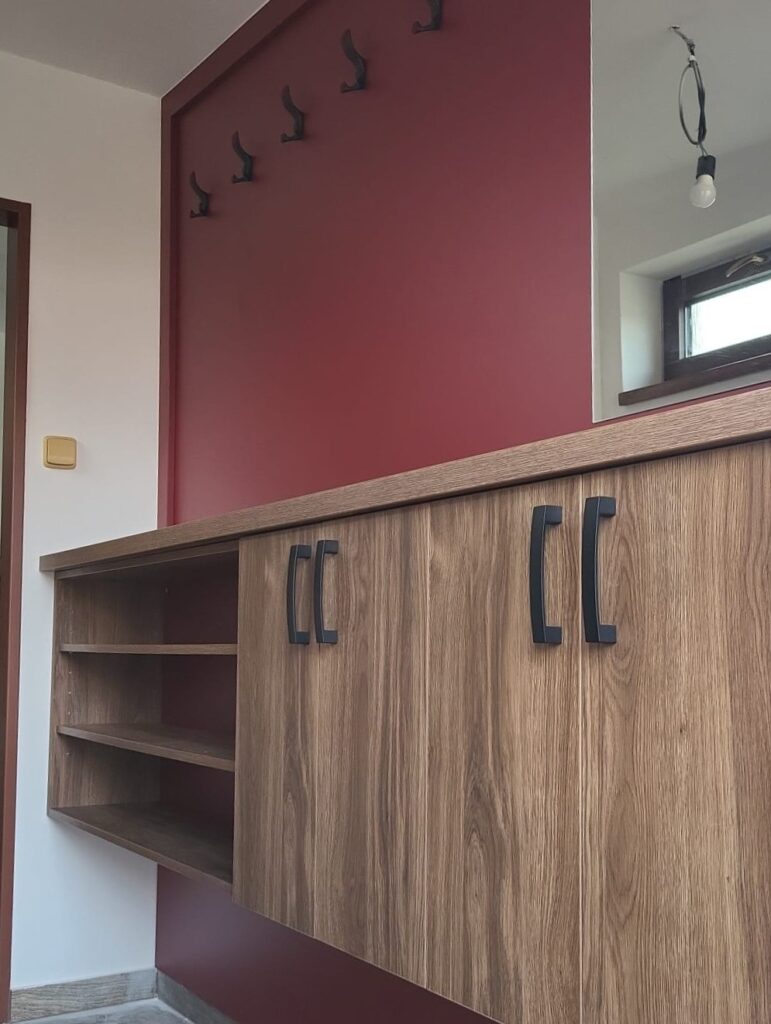 věšáková stěna botník